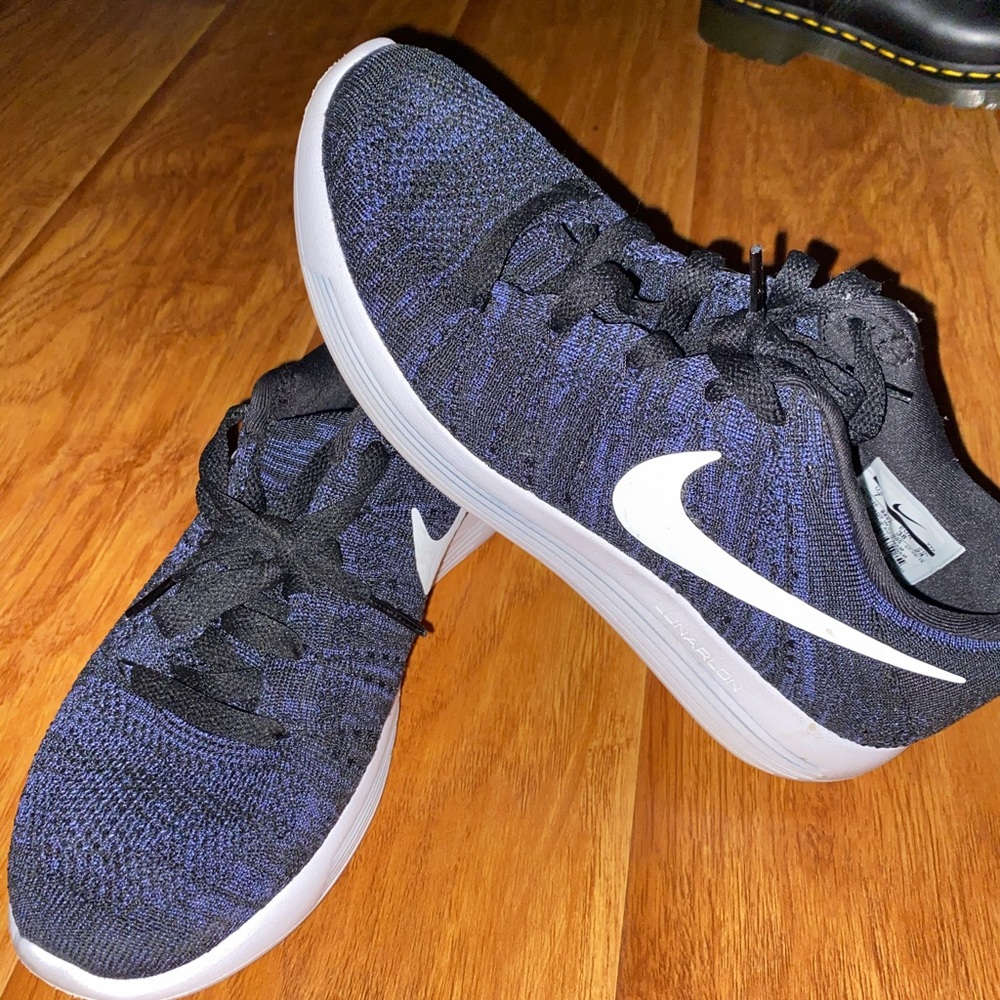 Women’s Nike shoes